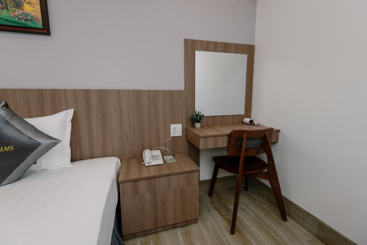 Royal Palms Hotel Туй Хоа Екстериор снимка