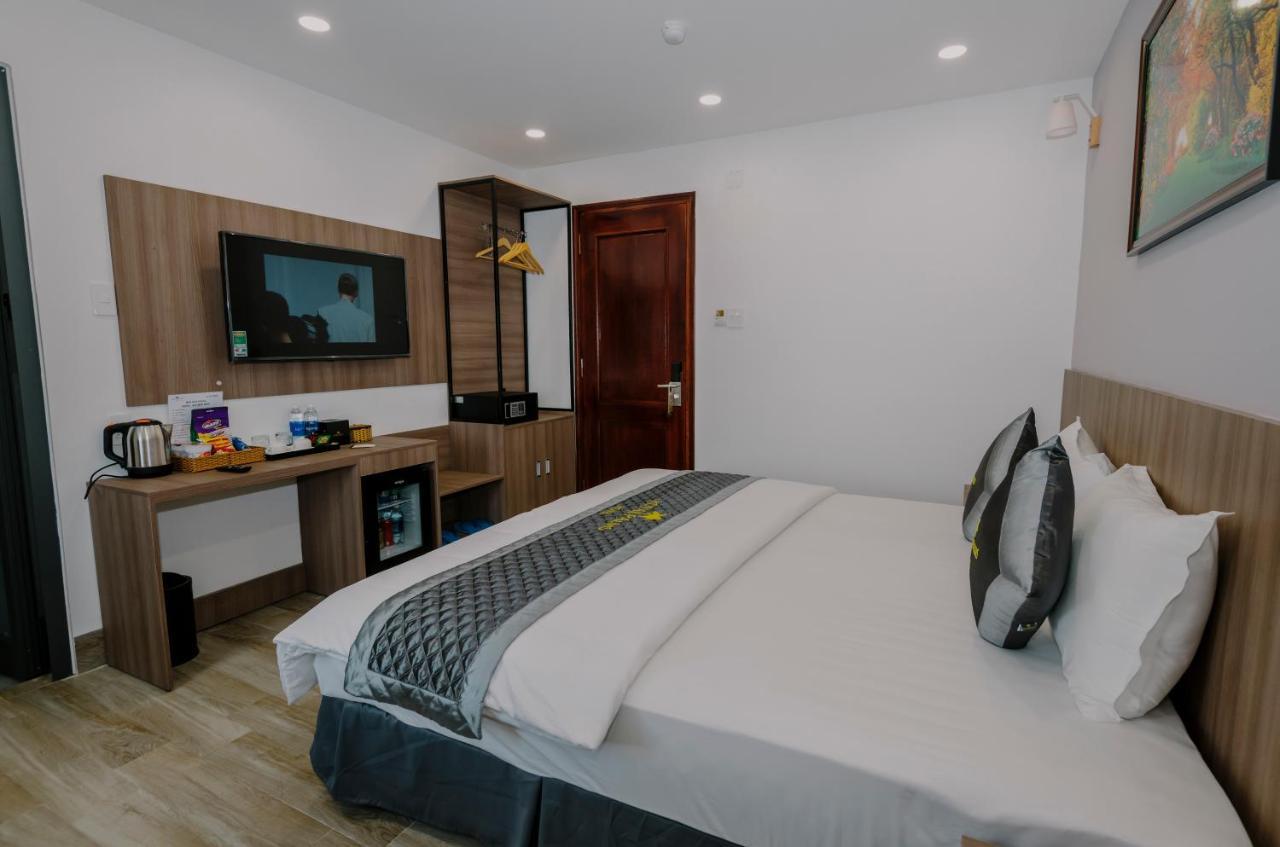 Royal Palms Hotel Туй Хоа Екстериор снимка